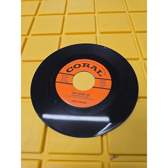 Other - TERESA BREWER: STEP RIGHT UP / PRETTY LOOKIN' BOY - 45 RPM 62299